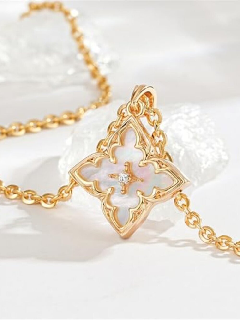 14K Yellow Gold Dainty Clover Pendant Necklace Mother Of Pearl Charm